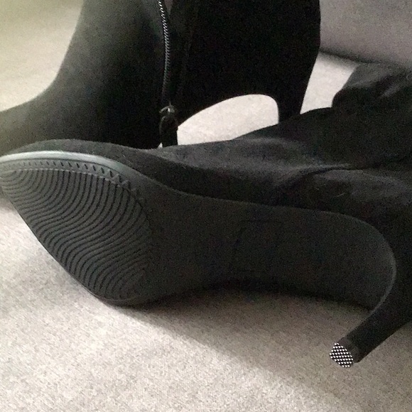 Scoops woman’s boot - Picture 2 of 5